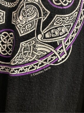 Fashion Victim Courtney Davis Celtic Knot in Purple Vintage T Shirt size XL